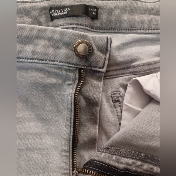 A Simply Vera Vera Wang Straight Leg Capri Jeans - Picture 5 of 8